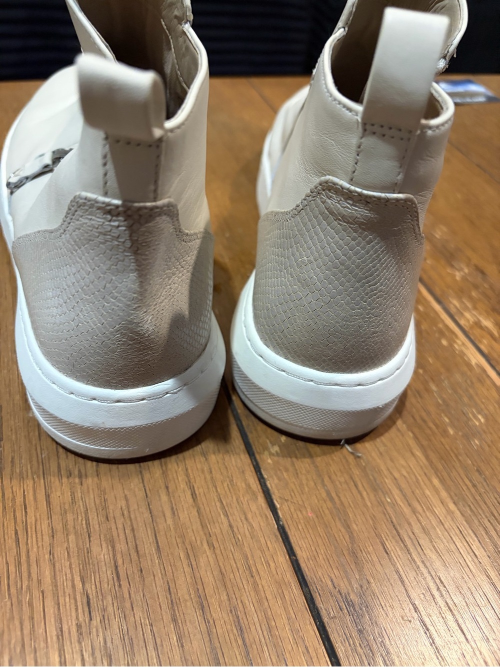 Vionic Cream Leather Ankle Booties with Side Zipper - Picture 4 of 8